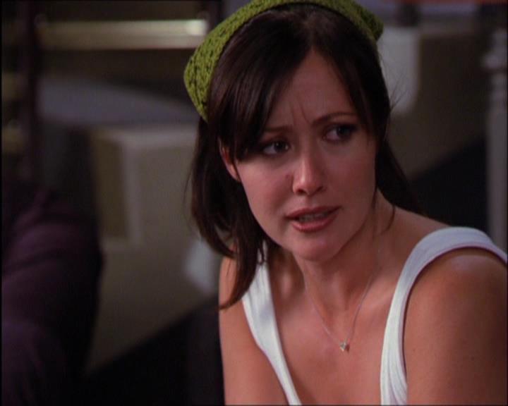 Charmed-Online_dot_net-2x03ThePaintedWorld2280.jpg