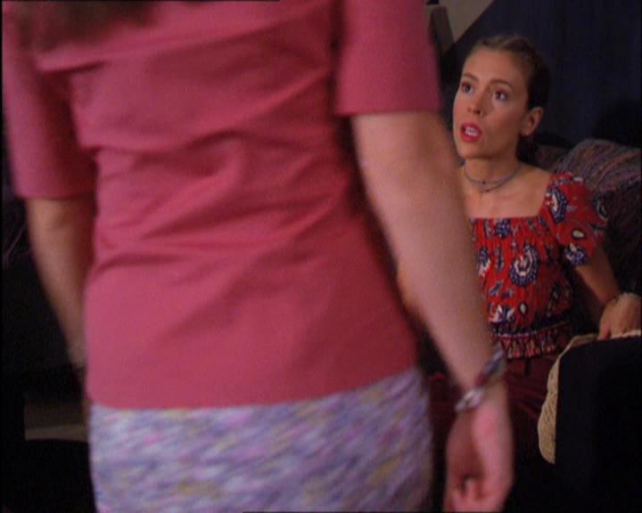 Charmed-Online_dot_net-2x03ThePaintedWorld2284.jpg