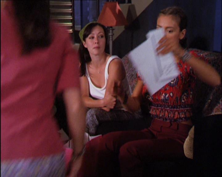 Charmed-Online_dot_net-2x03ThePaintedWorld2285.jpg