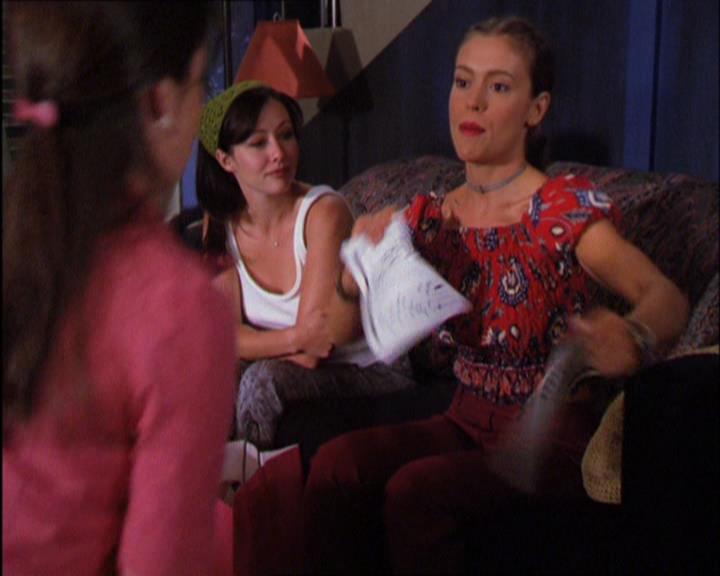 Charmed-Online_dot_net-2x03ThePaintedWorld2287.jpg