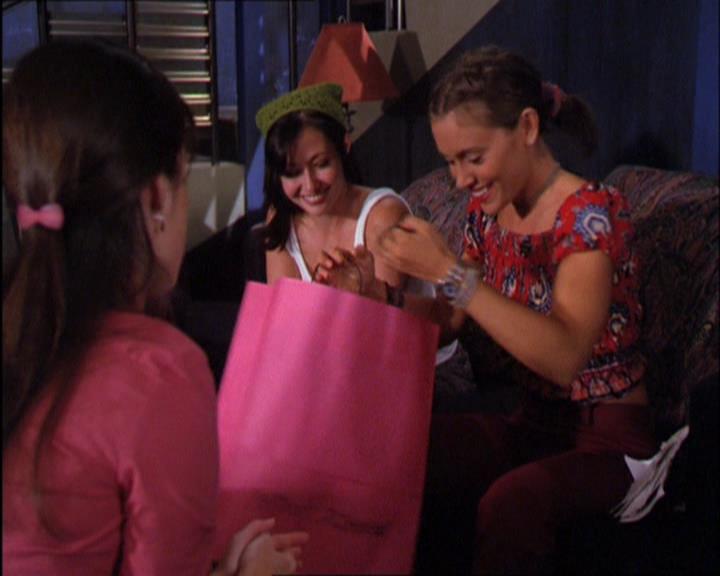 Charmed-Online_dot_net-2x03ThePaintedWorld2293.jpg