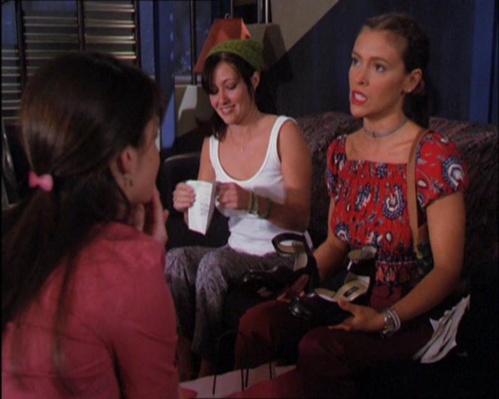 Charmed-Online_dot_net-2x03ThePaintedWorld2309.jpg