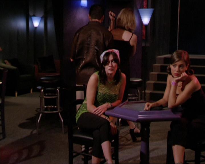 Charmed-Online_dot_net-2x05TheDevilsMusic0010.jpg