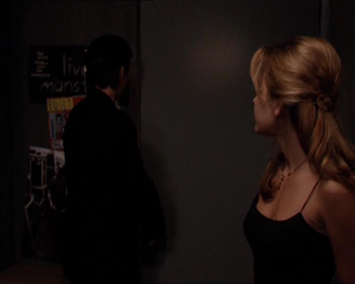 Charmed-Online_dot_net-2x05TheDevilsMusic0131.jpg