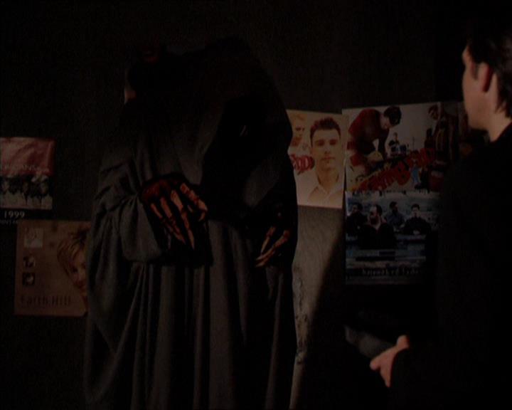 Charmed-Online_dot_net-2x05TheDevilsMusic0218.jpg