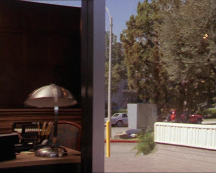 Charmed-Online_dot_net-2x05TheDevilsMusic0324.jpg