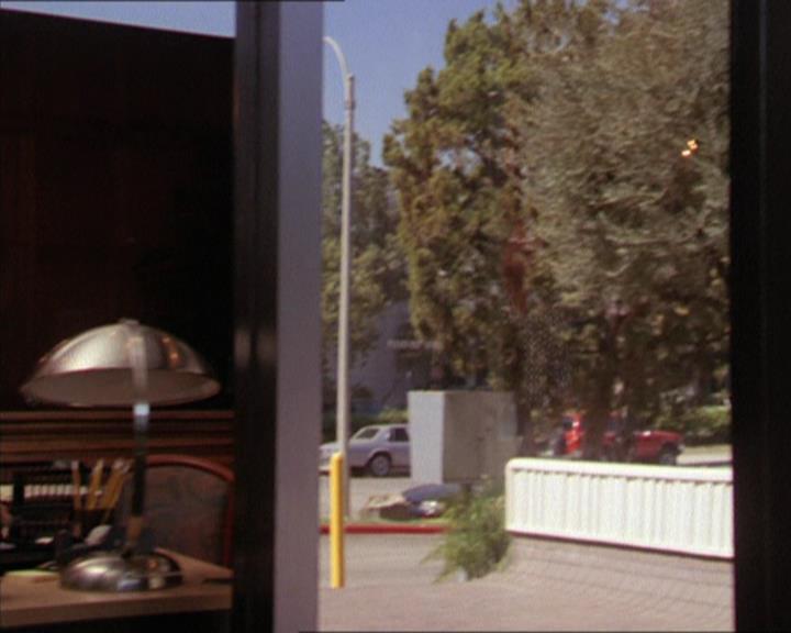 Charmed-Online_dot_net-2x05TheDevilsMusic0325.jpg