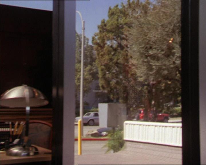 Charmed-Online_dot_net-2x05TheDevilsMusic0326.jpg