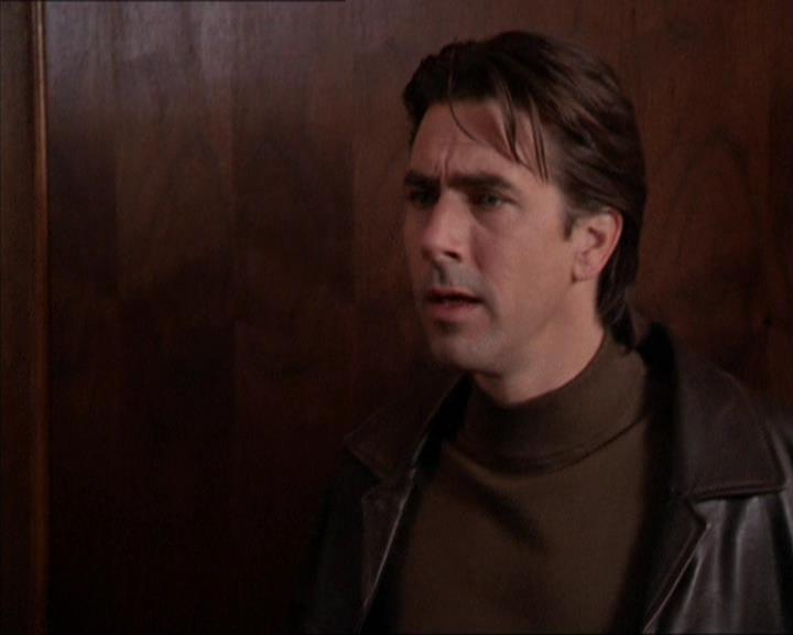 Charmed-Online_dot_net-2x05TheDevilsMusic0386.jpg