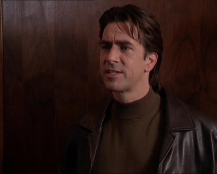 Charmed-Online_dot_net-2x05TheDevilsMusic0388.jpg