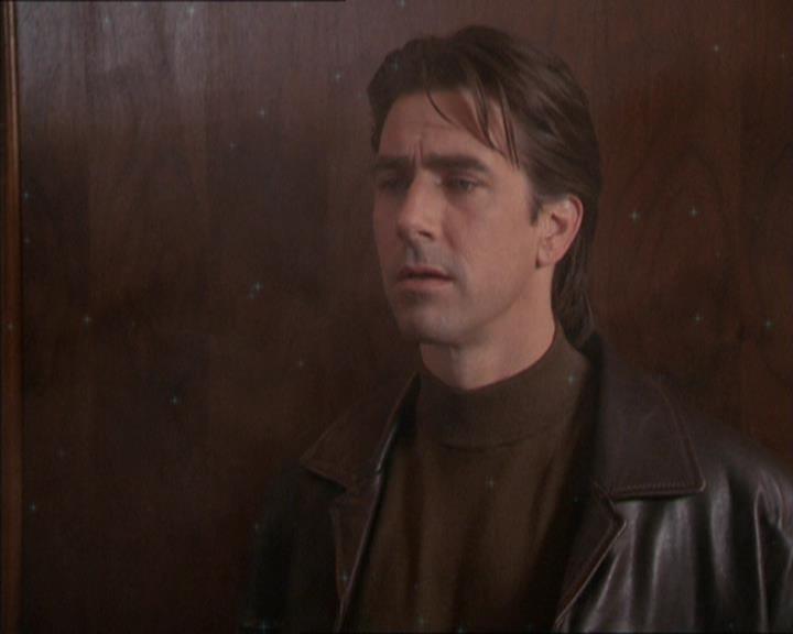 Charmed-Online_dot_net-2x05TheDevilsMusic0399.jpg