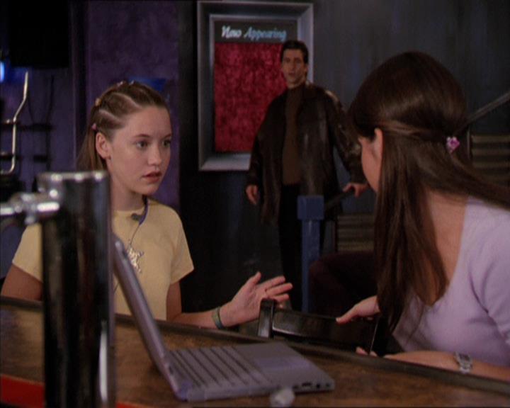 Charmed-Online_dot_net-2x05TheDevilsMusic0499.jpg