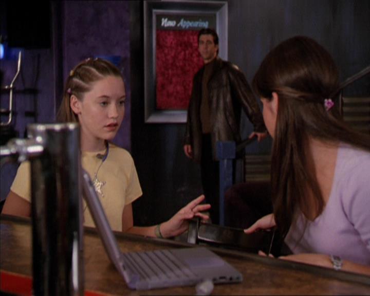 Charmed-Online_dot_net-2x05TheDevilsMusic0501.jpg