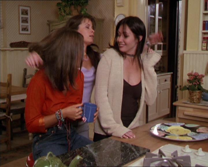 Charmed-Online_dot_net-2x05TheDevilsMusic0695.jpg