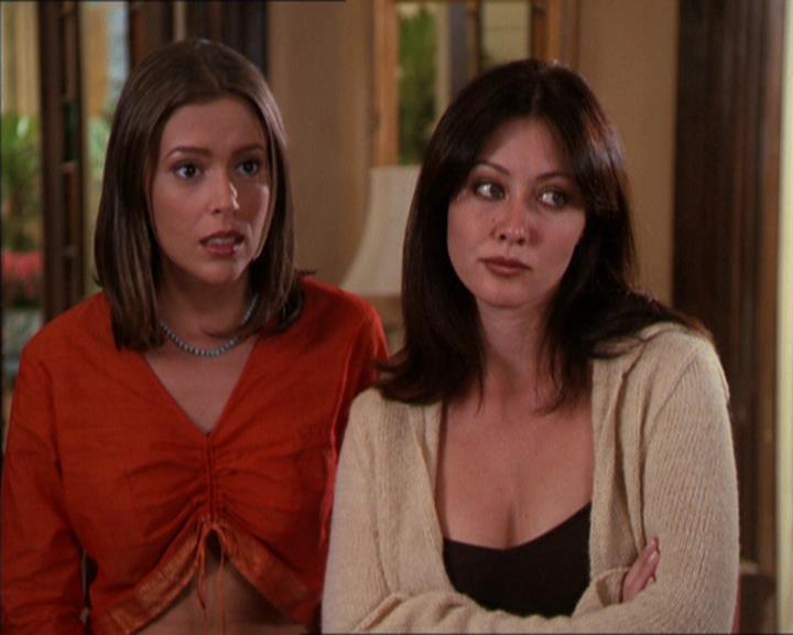 Charmed-Online_dot_net-2x05TheDevilsMusic0749.jpg
