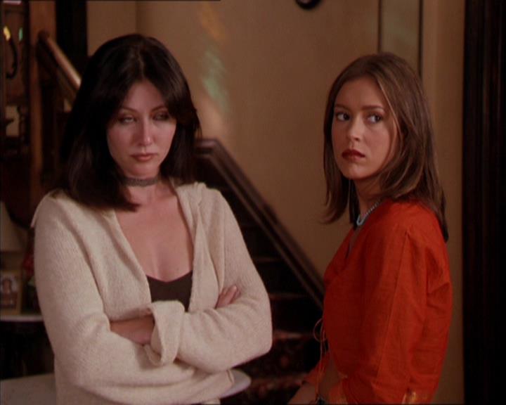 Charmed-Online_dot_net-2x05TheDevilsMusic0804.jpg