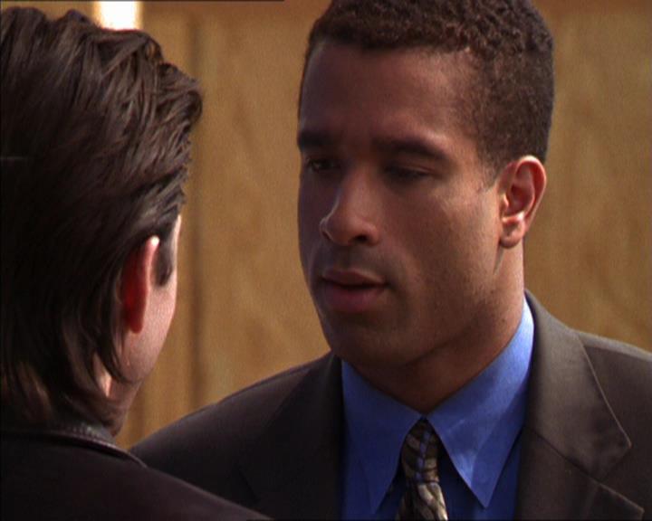Charmed-Online_dot_net-2x05TheDevilsMusic0910.jpg