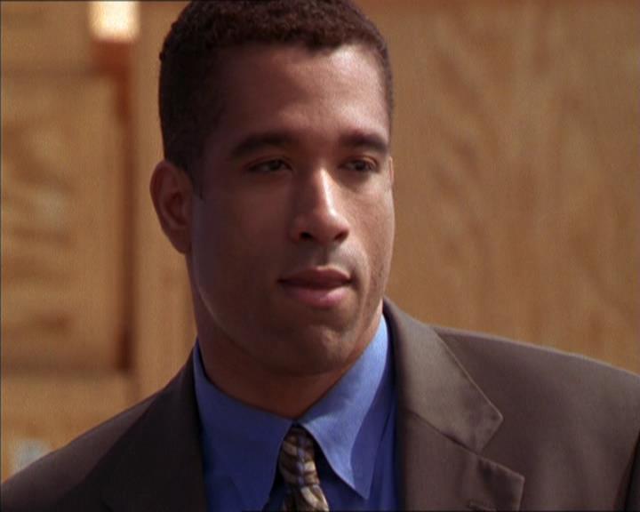 Charmed-Online_dot_net-2x05TheDevilsMusic0916.jpg