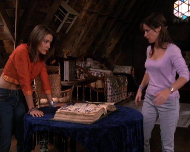 Charmed-Online_dot_net-2x05TheDevilsMusic0935.jpg