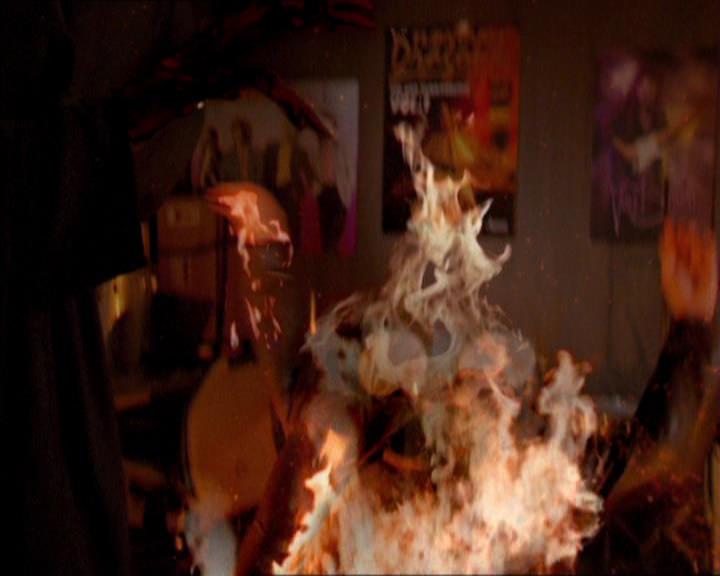 Charmed-Online_dot_net-2x05TheDevilsMusic1009.jpg
