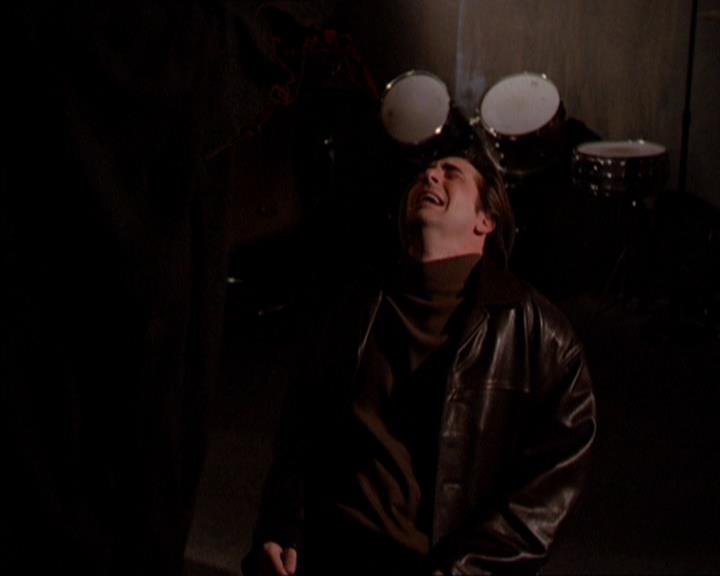 Charmed-Online_dot_net-2x05TheDevilsMusic1015.jpg