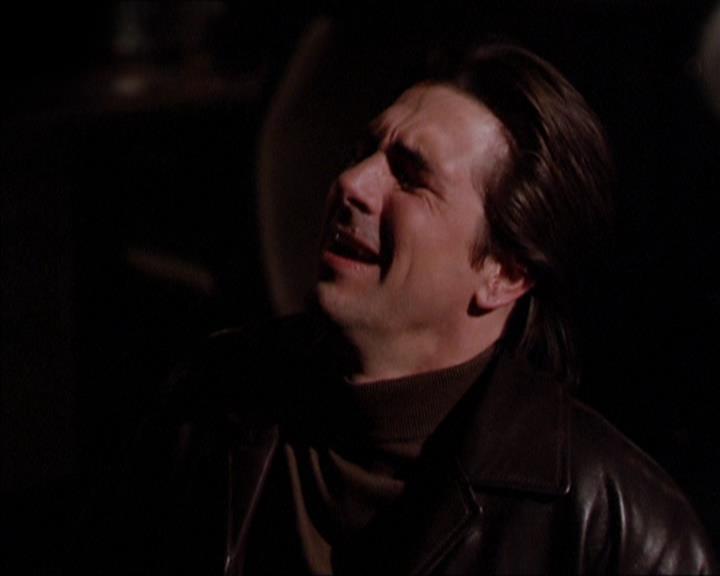 Charmed-Online_dot_net-2x05TheDevilsMusic1021.jpg