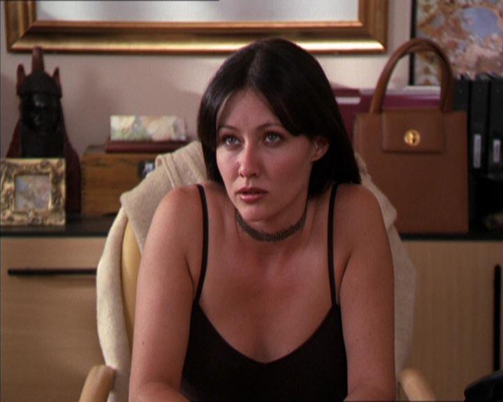 Charmed-Online_dot_net-2x05TheDevilsMusic1053.jpg