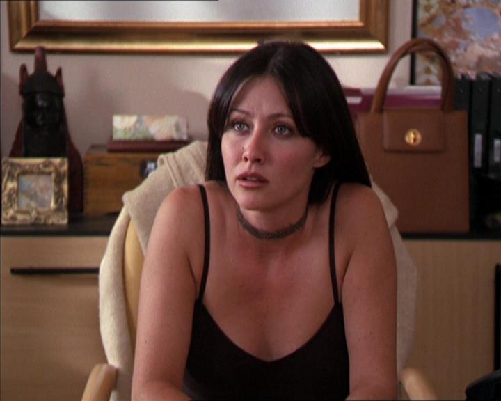 Charmed-Online_dot_net-2x05TheDevilsMusic1074.jpg