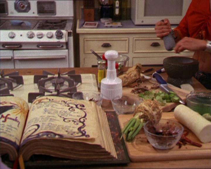 Charmed-Online_dot_net-2x05TheDevilsMusic1120.jpg