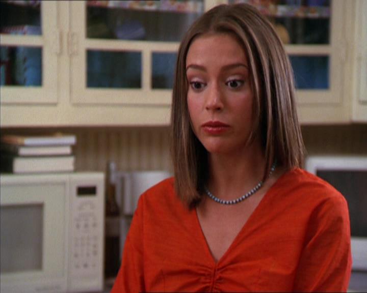 Charmed-Online_dot_net-2x05TheDevilsMusic1129.jpg