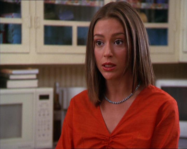 Charmed-Online_dot_net-2x05TheDevilsMusic1130.jpg