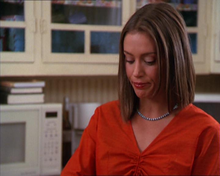 Charmed-Online_dot_net-2x05TheDevilsMusic1131.jpg