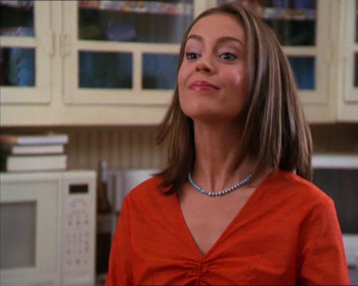 Charmed-Online_dot_net-2x05TheDevilsMusic1136.jpg