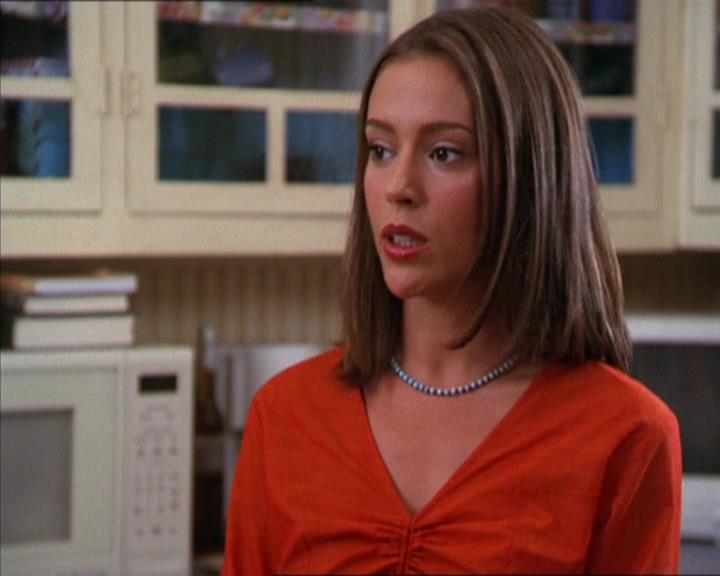 Charmed-Online_dot_net-2x05TheDevilsMusic1154.jpg