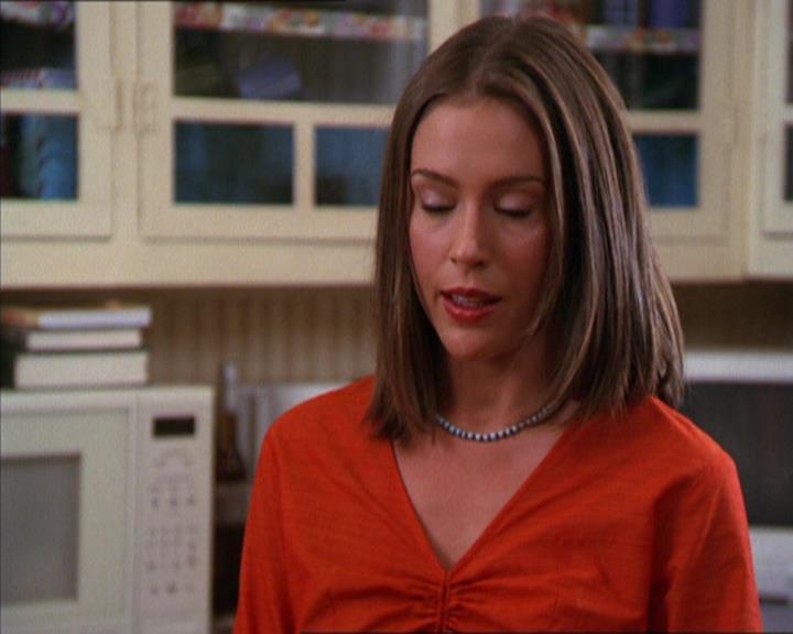 Charmed-Online_dot_net-2x05TheDevilsMusic1156.jpg