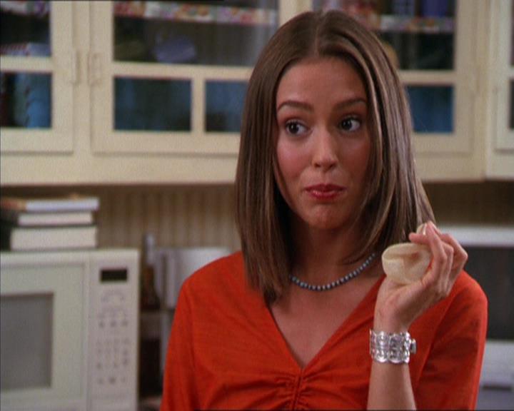 Charmed-Online_dot_net-2x05TheDevilsMusic1158.jpg