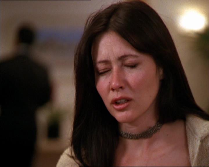Charmed-Online_dot_net-2x05TheDevilsMusic1353.jpg