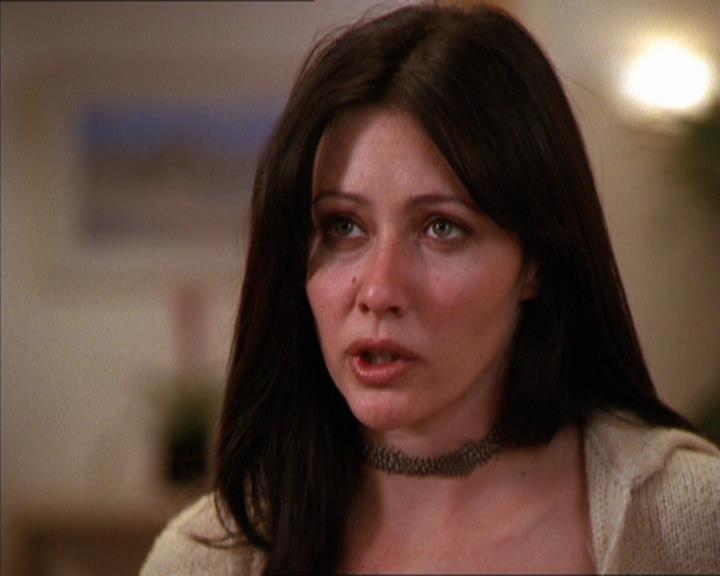 Charmed-Online_dot_net-2x05TheDevilsMusic1379.jpg