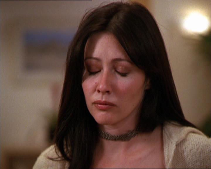 Charmed-Online_dot_net-2x05TheDevilsMusic1383.jpg