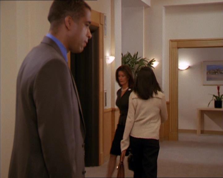 Charmed-Online_dot_net-2x05TheDevilsMusic1401.jpg