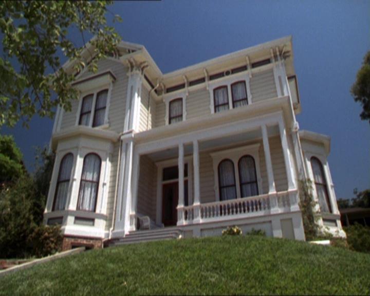 Charmed-Online_dot_net-2x05TheDevilsMusic1406.jpg