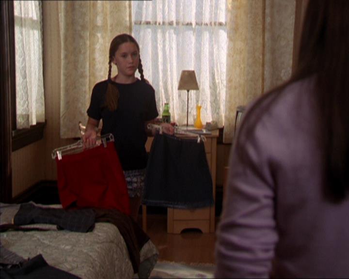 Charmed-Online_dot_net-2x05TheDevilsMusic1413.jpg