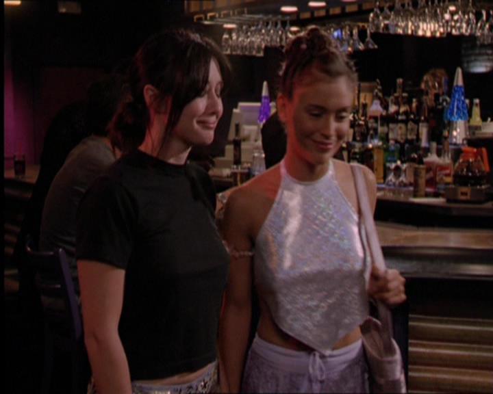Charmed-Online_dot_net-2x05TheDevilsMusic1512.jpg