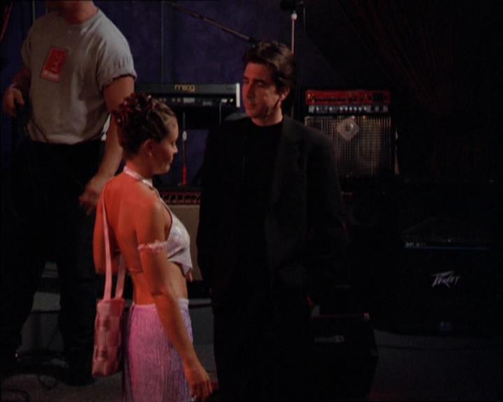 Charmed-Online_dot_net-2x05TheDevilsMusic1532.jpg