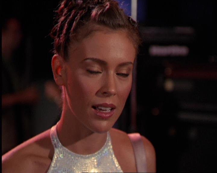 Charmed-Online_dot_net-2x05TheDevilsMusic1536.jpg