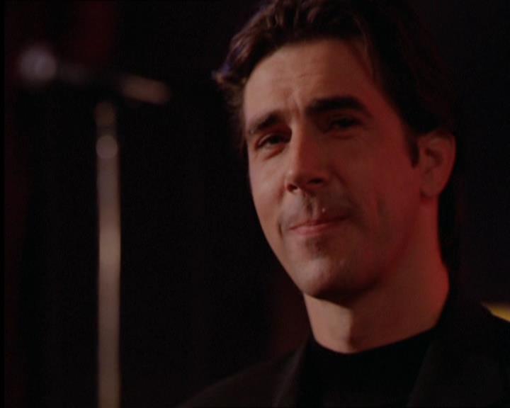 Charmed-Online_dot_net-2x05TheDevilsMusic1559.jpg