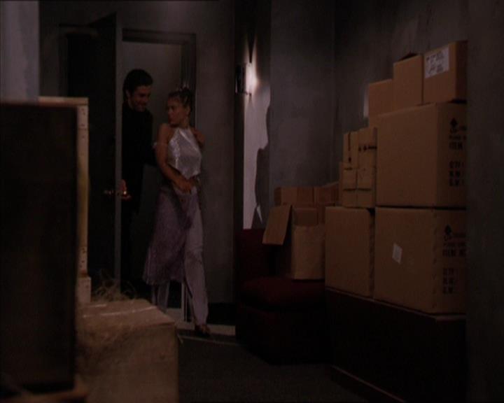 Charmed-Online_dot_net-2x05TheDevilsMusic1580.jpg