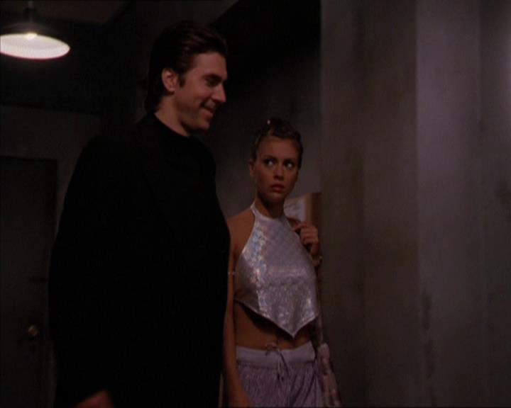 Charmed-Online_dot_net-2x05TheDevilsMusic1586.jpg