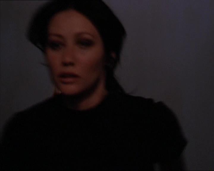 Charmed-Online_dot_net-2x05TheDevilsMusic1606.jpg