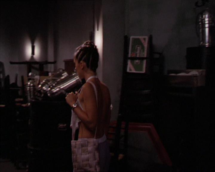 Charmed-Online_dot_net-2x05TheDevilsMusic1608.jpg